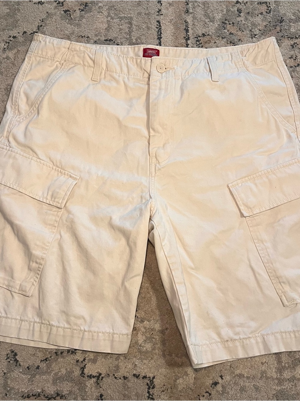 Levi's Men's XX Cargo size 36 Shorts in Off-White